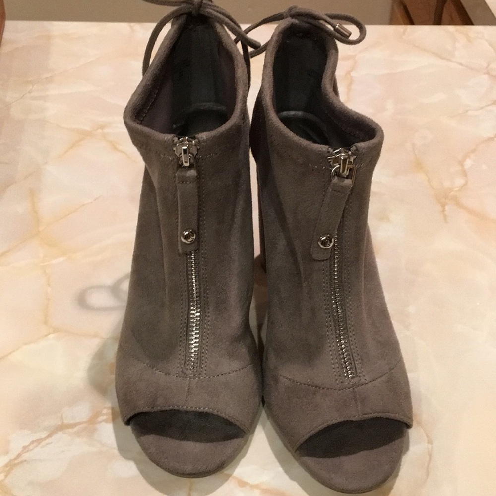 Guess Shooties. NBW.